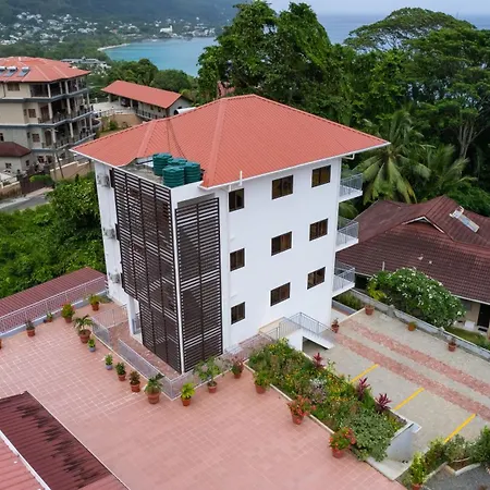 Апартаменты Sun And Sea Self Catering